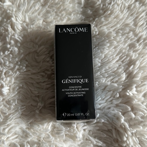 New in box ADVANCED GÉNIFIQUE FACE SERUM 0.67 Fl oz 20 ml sealed - Picture 2 of 6